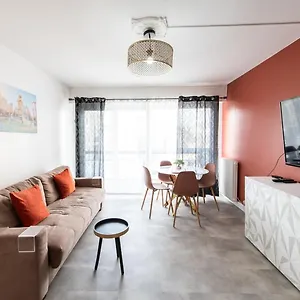 https://le-27-appartement-3-cosy-a-lyon-parking.hotels-rhonealpes.com